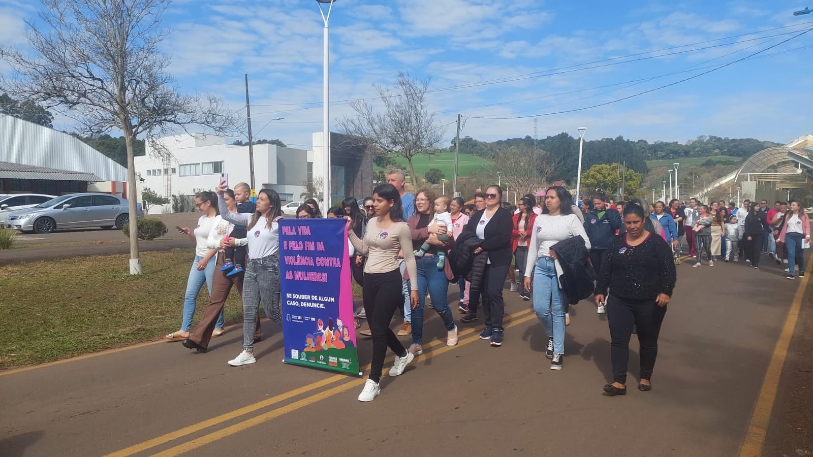Município realiza caminhada contra o feminicídio e a violência contra as mulheres