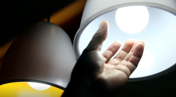 Bandeira tarifária das contas de luz segue amarela em julho