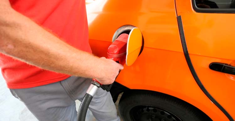 Gasolina tem queda pelo 5º mês consecutivo e atinge média de R$ 5,27, diz IPTL