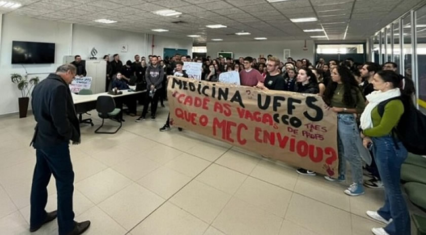 UFFS Chapecó avalia suspensão dos cursos de Medicina e Administração por falta de professores