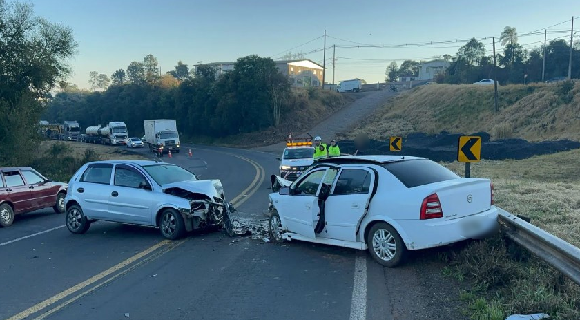 Quatro feridos em grave acidente na PR-180