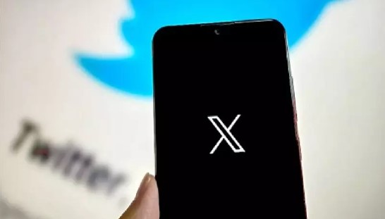 Moraes multa X e Starlink em R$ 5 milhões por 'truque' que driblou bloqueio no Brasil
