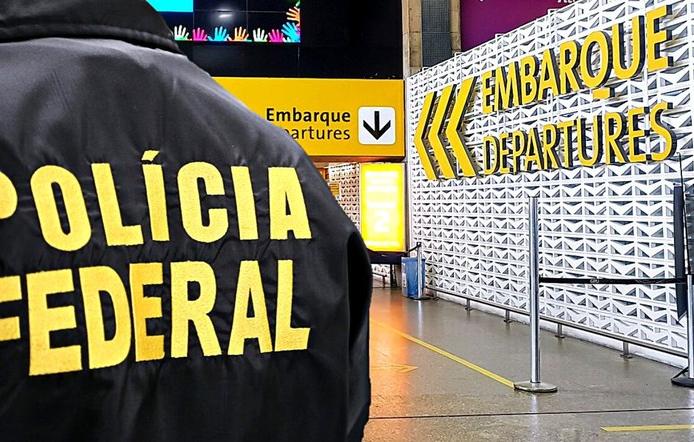 Passageiro que viajaria para França é preso com drogas fixadas ao corpo em SC