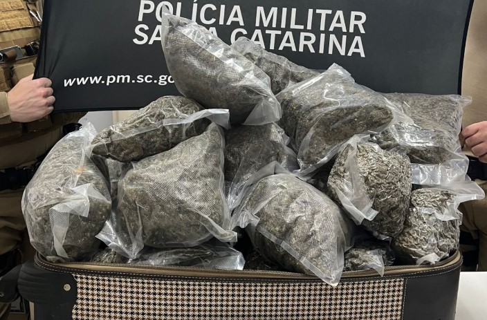 PM apreende quase 20 kg de Skunk após perseguição e cerco no Oeste de SC