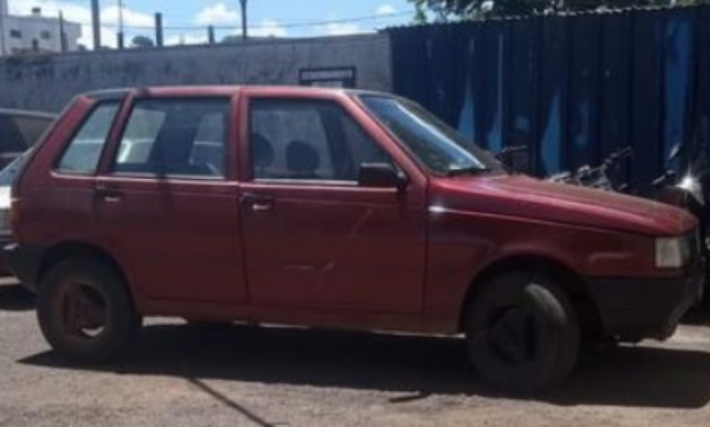 PM recupera veículo furtado e prende homem por receptação