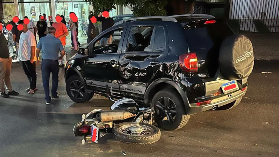Acidente entre carro e moto é registrado