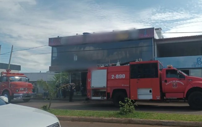 Incêndio em restaurante é controlado rapidamente e ninguém fica ferido