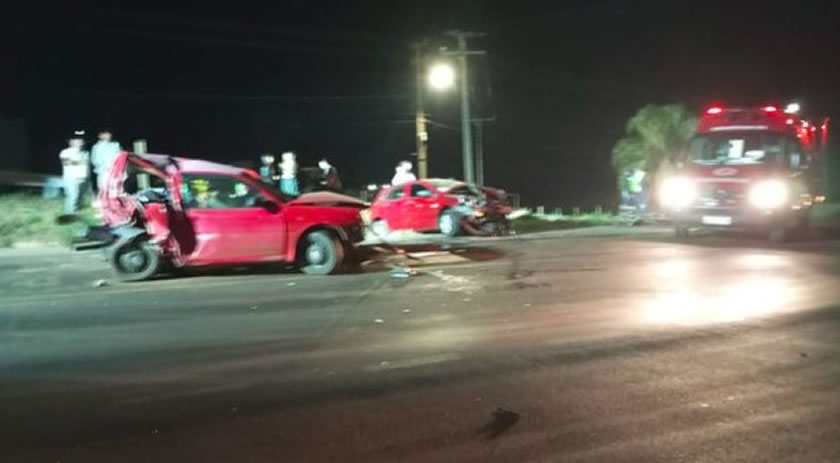 Colisão frontal na BR-282 deixa duas pessoas feridas