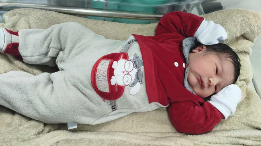 Bebê de 4,8 kg marca recorde de nascimento no HGI