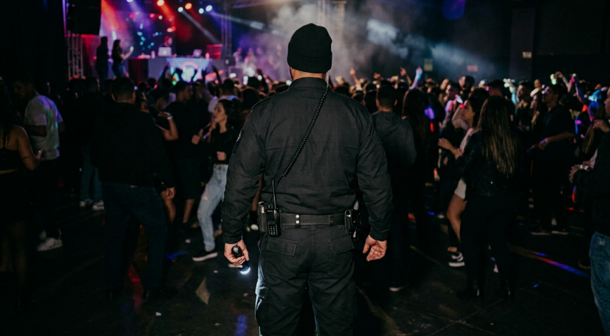 Trabalhador é morto a tiros após discussão entre jovem e segurança em baile