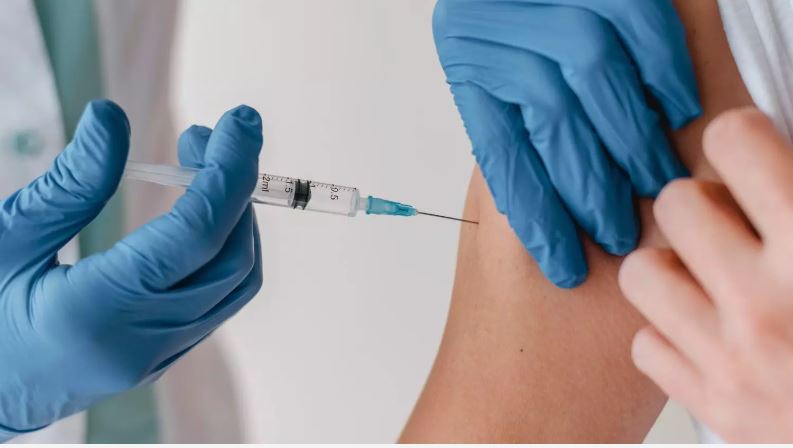 Saúde detecta novas variantes da covid-19 e alerta para reforço vacinal
