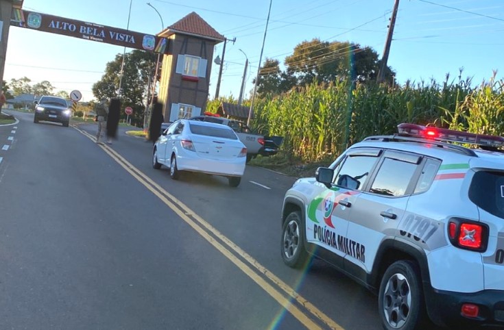 Taxista é assaltado e criminoso é preso logo depois com veículo roubado