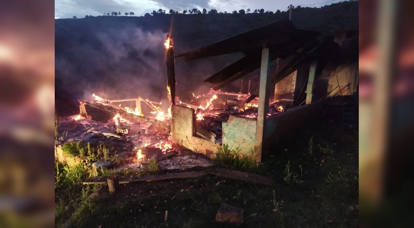 Bombeiros são chamados para atender incêndio no interior de Campo Erê