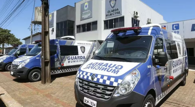 Criança de 6 anos é deixada sozinha em carro de aplicativo e vai para abrigo no Paraná