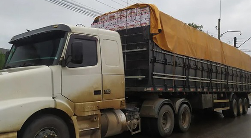 PM apreende caminhão com 30 toneladas de alho trazido ilegalmente da Argentina
