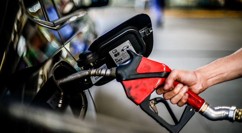 Petrobras reduz preço da gasolina pela primeira vez no ano a partir de quarta-feira