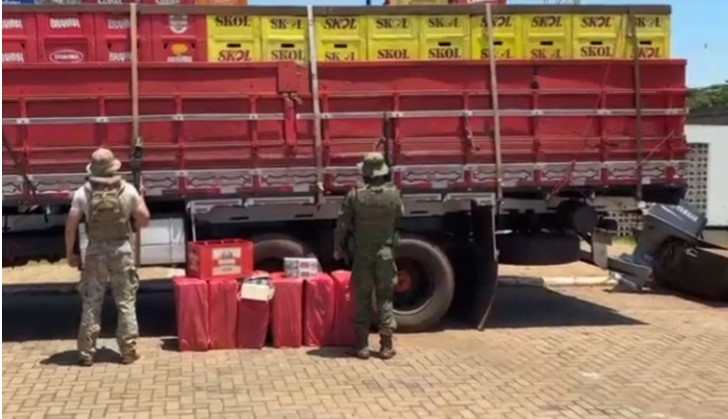 Caminhão com mais de 22 mil pacotes de cigarros contrabandeados é apreendido