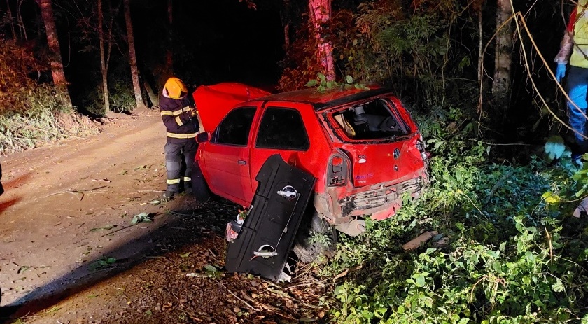 Acidente na BR 282, entre SMO e Maravilha, mata mulher que viajava para visitar familiares