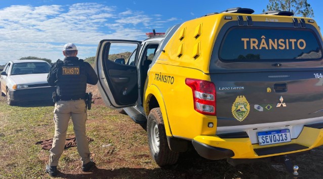 Carro furtado durante a madrugada é recuperado pela Polícia Militar