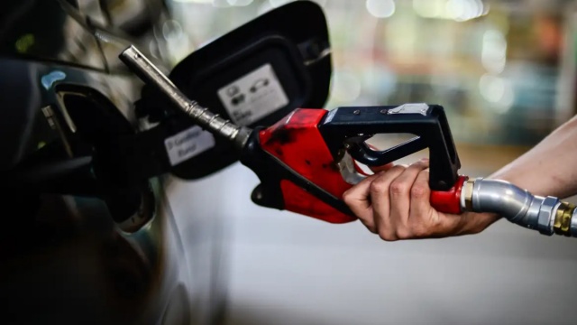 As cidades de SC em que está mais barato abastecer após nova alta da gasolina