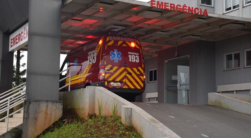 Colisão envolvendo dois automóveis é registrada no centro