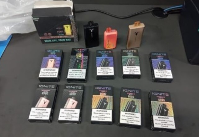 Comerciante é presa por vender cigarros eletrônicos para menores