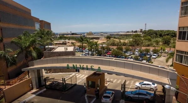 Anvisa proíbe venda de produtos de cannabis e cogumelos