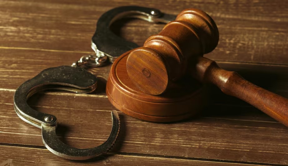 Testemunha é presa em flagrante por falso testemunho durante audiência criminal no Oeste de SC