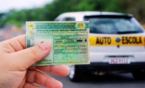 Sancionada lei que permite renovação automática da CNH