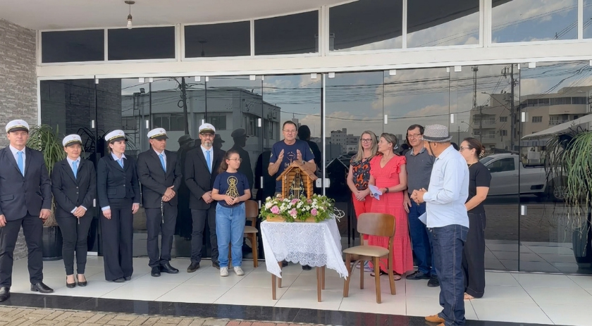 Imagem de Nossa Senhora Aparecida percorre comunidades de Barracão em preparação para a Novena