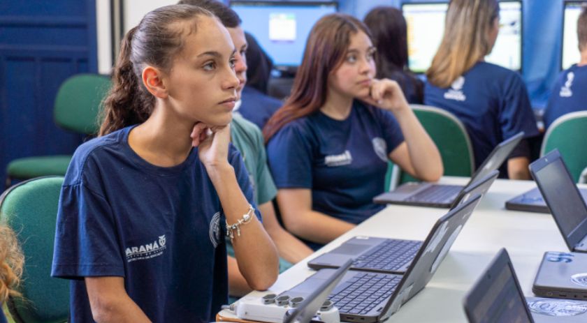 Estudantes da rede estadual agora podem pedir transferência de colégio de forma online