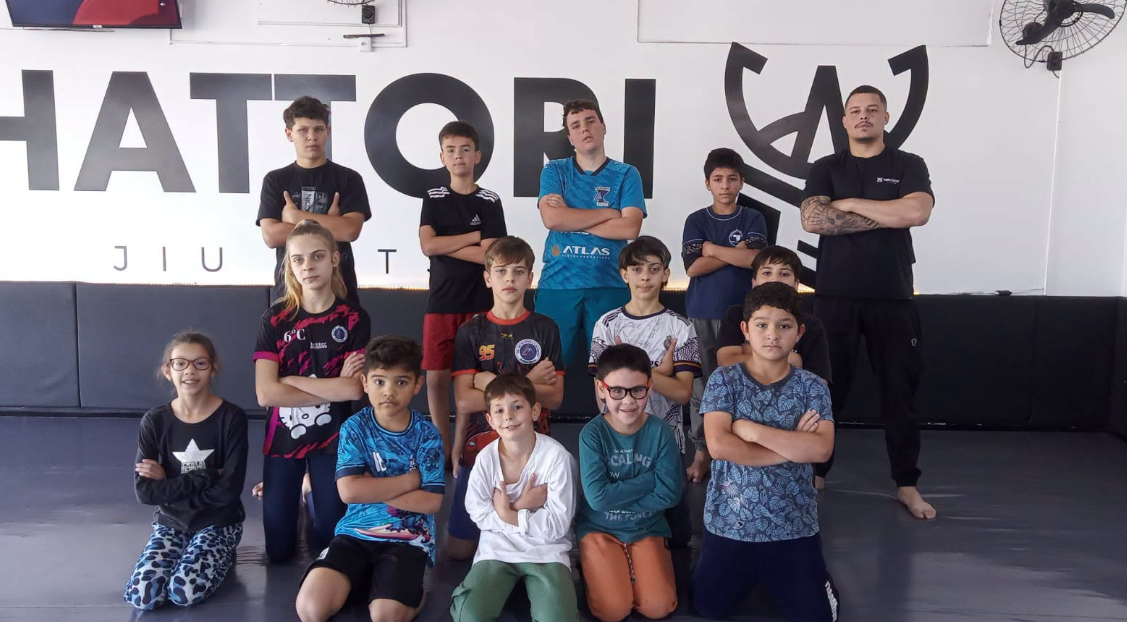 Alunos de oficina de jiu-jítsu visitam academia e ampliam experiência na modalidade