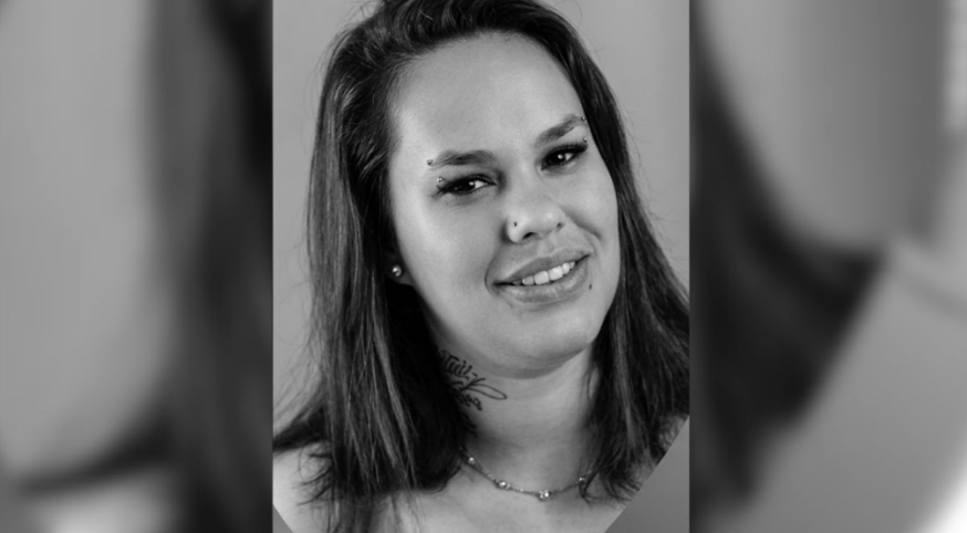 Mulher é encontrada morta com tiro no rosto; adolescente de 16 anos é apreendido