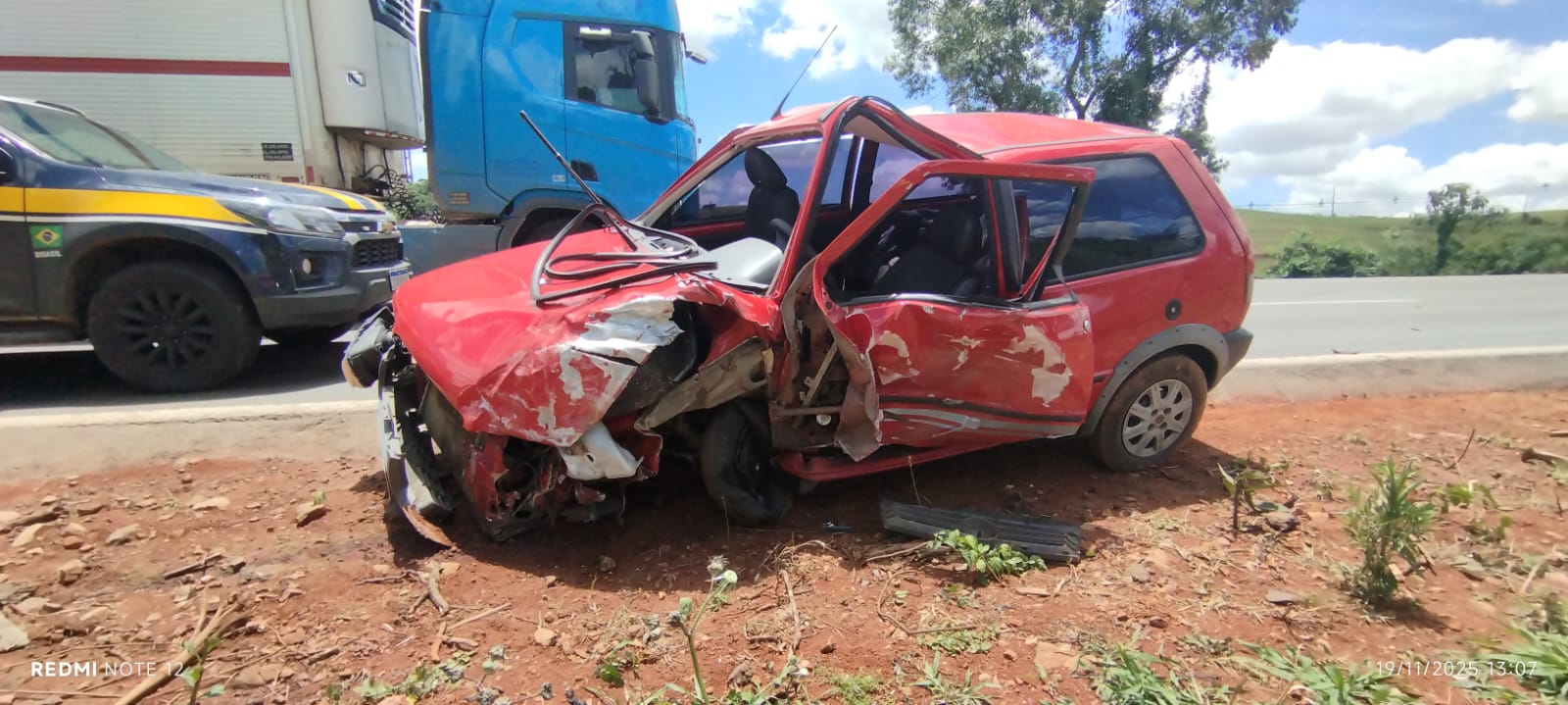 Acidente entre dois carros é registrado na BR-282