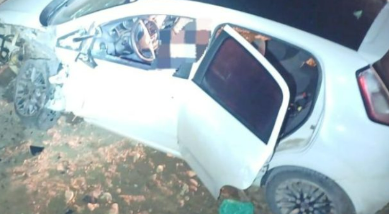 Idoso morre em colisão entre carro e caminhão