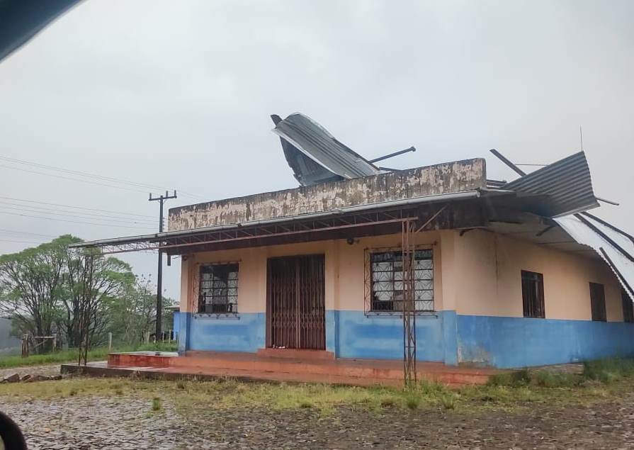 Defesa Civil diz que mais de 100 casas foram atingidas por temporal