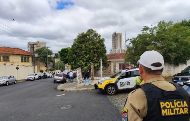 Mãe tenta enforcar filha de 7 anos com fio elétrico em kitnet