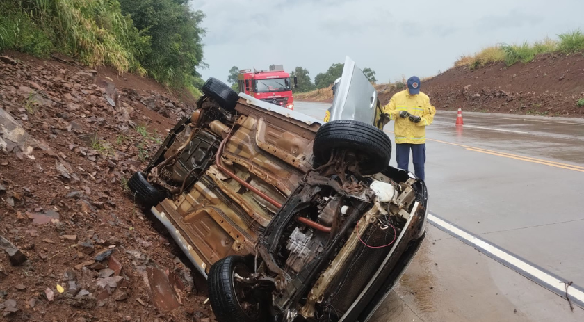 Capotamento de veículo registrado na serra da Maria Preta em Dionísio Cerqueira