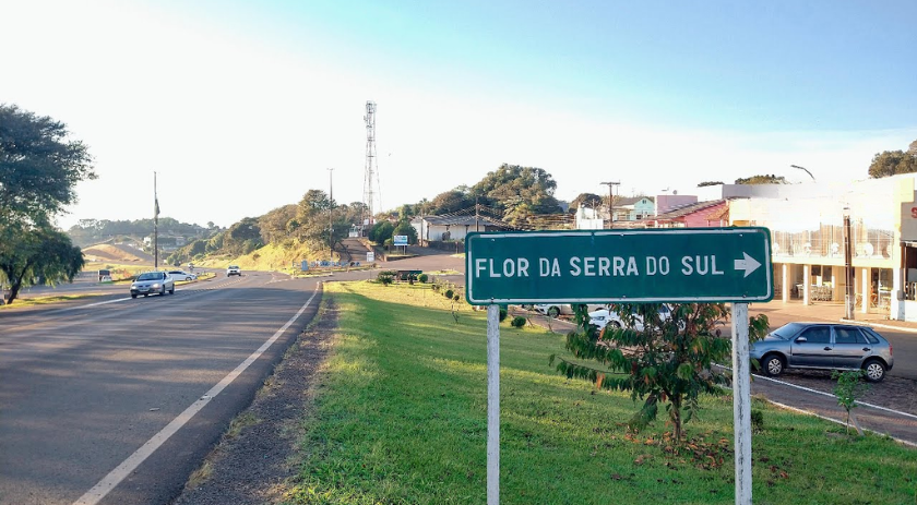 Homem sem identificação é socorrido após possível atropelamento