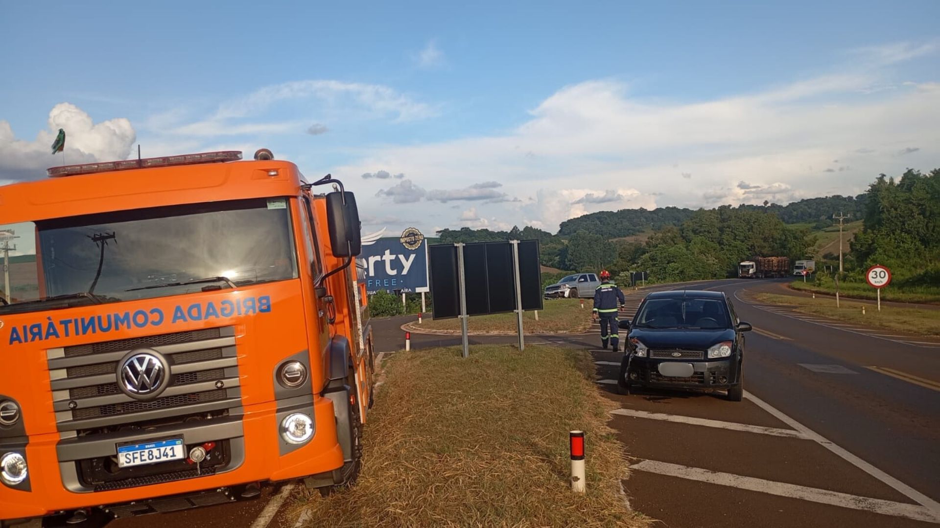 Acidente na BR-163 deixa duas vítimas com ferimentos leves