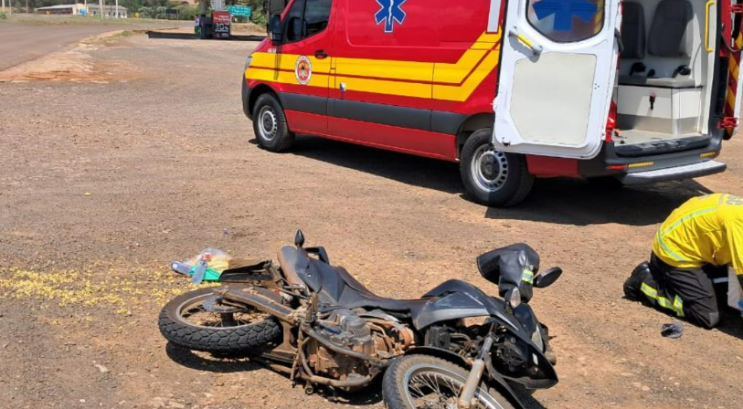 Motociclista fica ferido após colisão com caminhão na BR-163