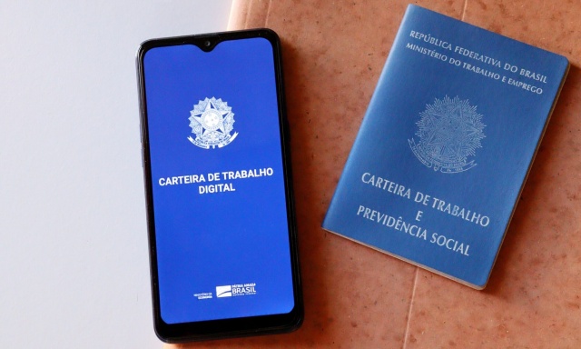Desemprego no Brasil recua para 7,6%, o menor nível desde 2015