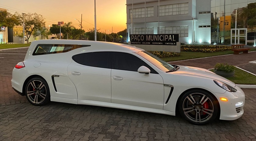 Empresa lança Porsche Panamera 4s Turbo Funeral Deluxe