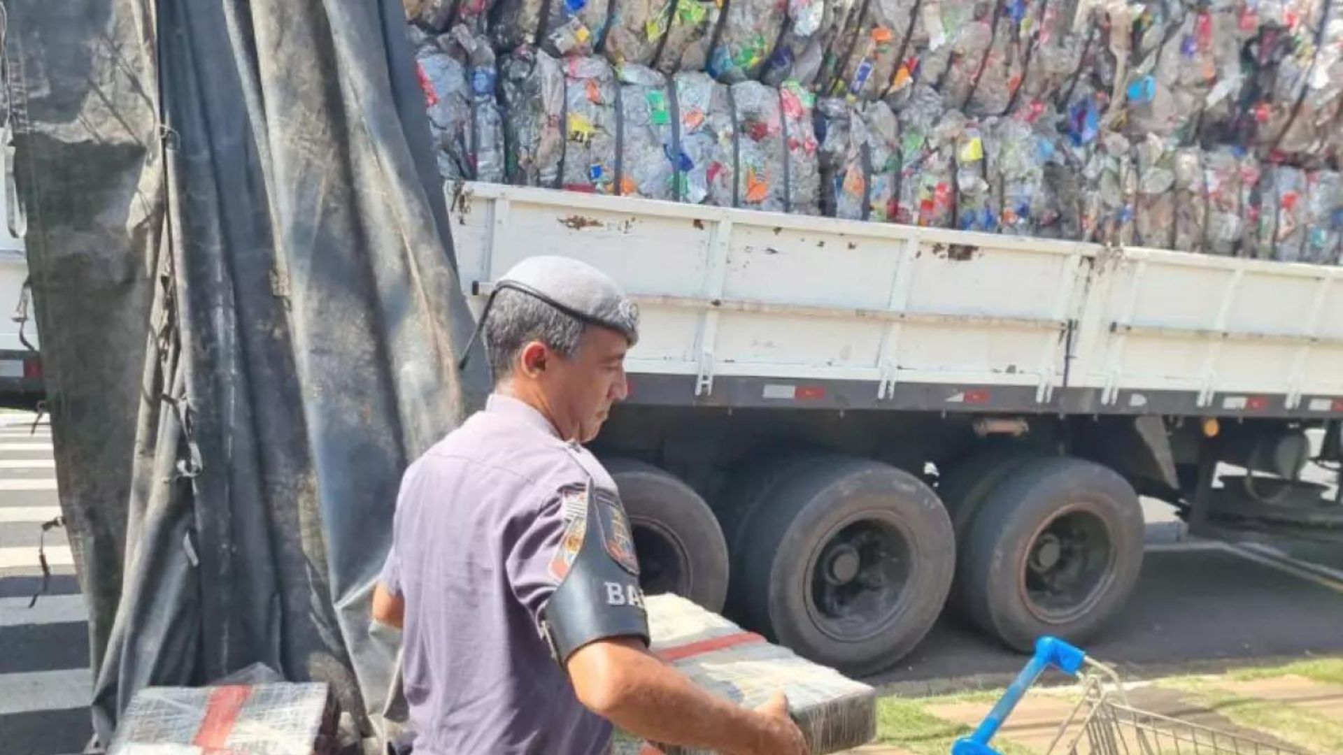 Homem é flagrado com mais de 2 toneladas de maconha em rodovia