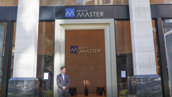 INSS bloqueia repasses a Master por problemas em consignados