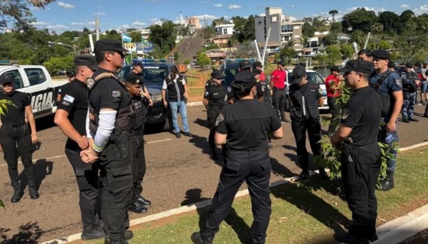 Polícia faz cerco após fuga de seis detentos na fronteira