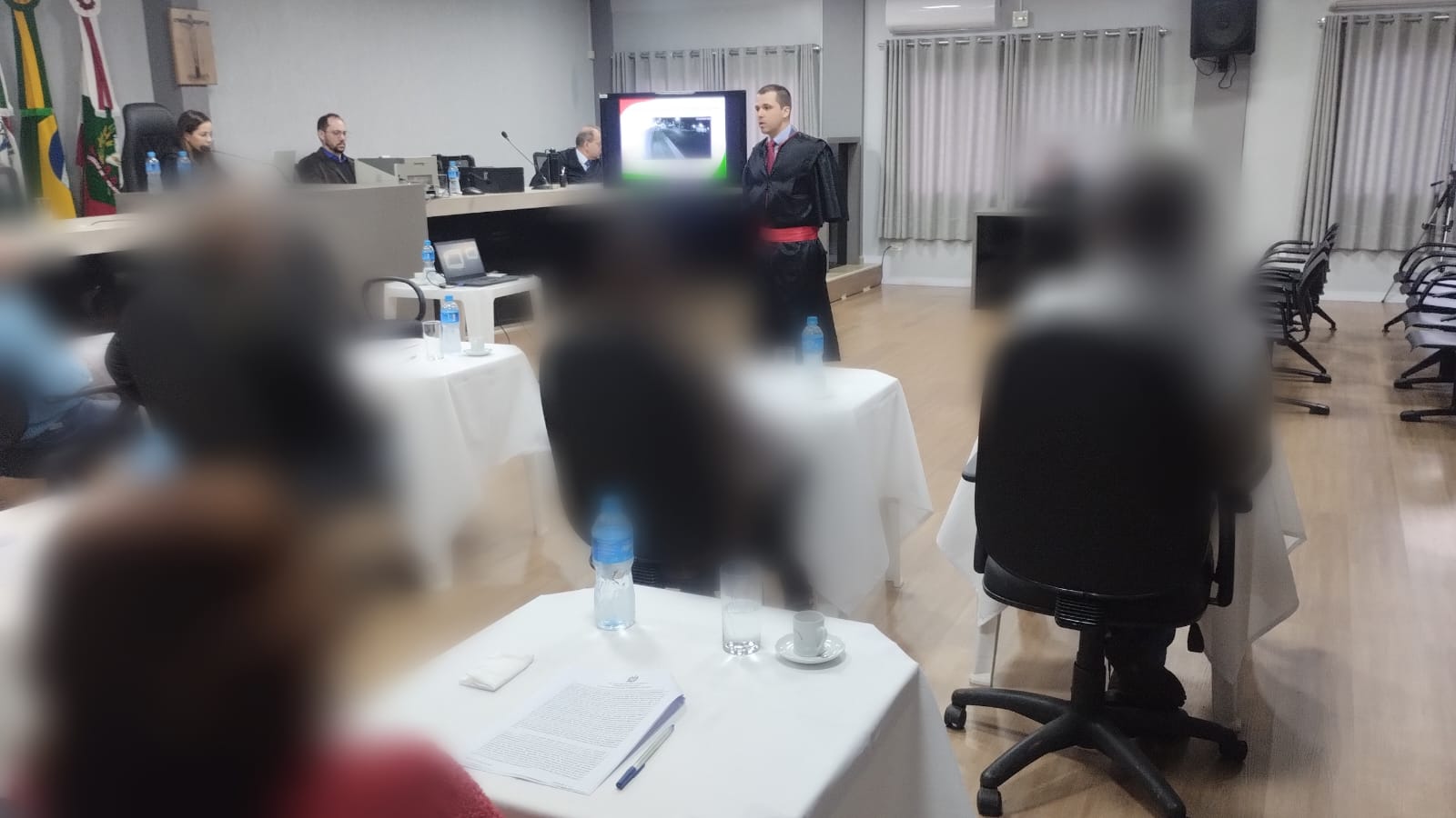 Ex-policial acusado de tentativa de homicídio é condenado em tribunal do júri