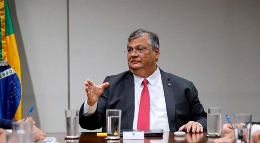 Dino defende regulação das redes sociais como forma de impedir atentados a escolas