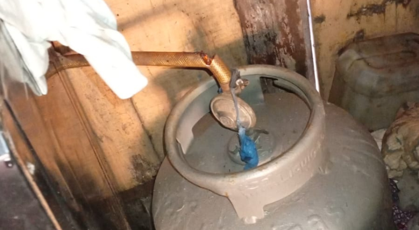 Homem com esquizofrenia tenta incendiar residência