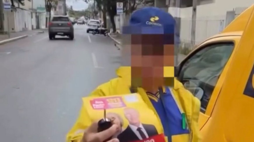 Funcionária dos Correios diz ser obrigada a entregar material do PT